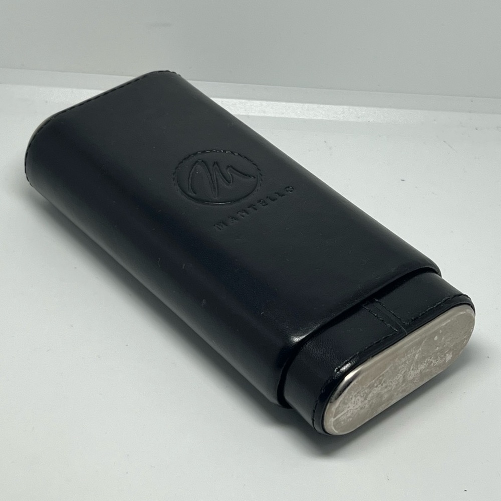 Mantello cigar case